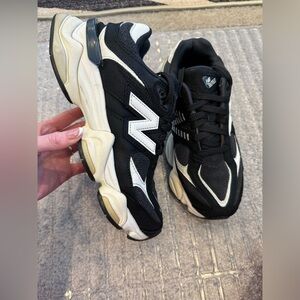 New Balance 9060 Black and White Sneakers Men’s 6.5 Woman’s 8